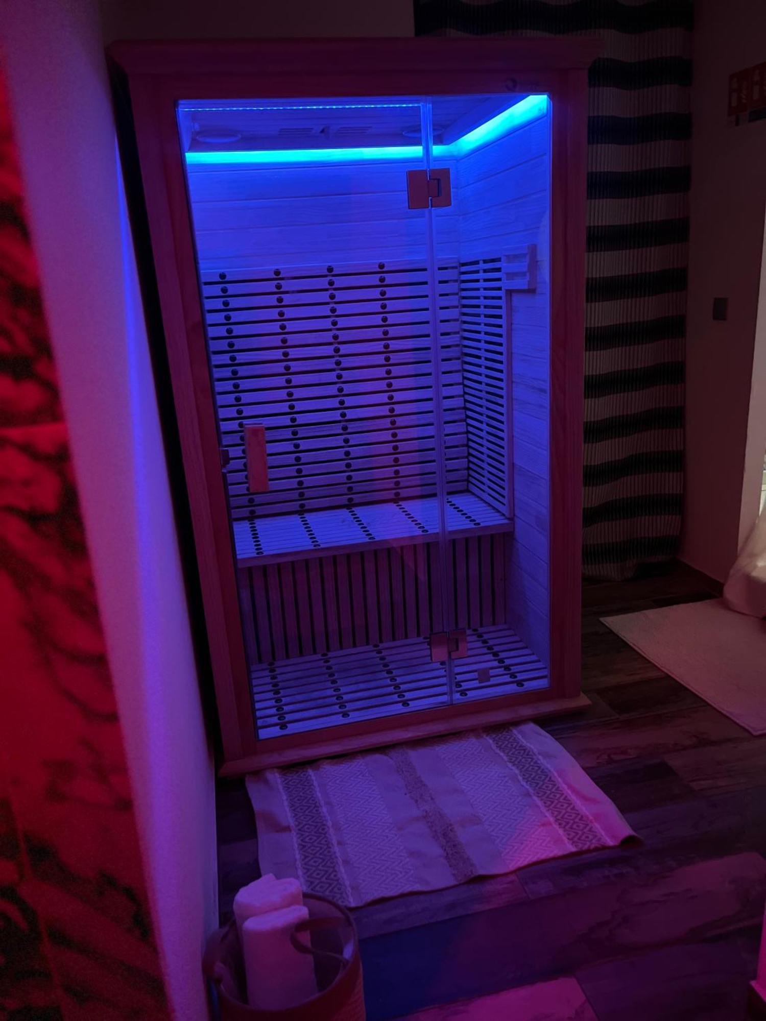 Why Not Jacuzzi Aparthotel Αρλ Εξωτερικό φωτογραφία